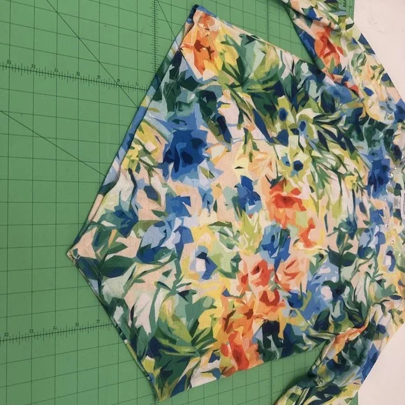 Alfred Dunner 3/4 Sleeve Floral Blouse Size Small With A V Bottom - Picture 3 of 6